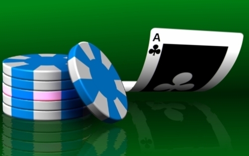 Покерные фишки и карта