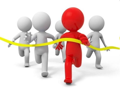 фигурка красного человека победила в гонке, покер, стратегия, ошибки, лимиты, фолд, блеф