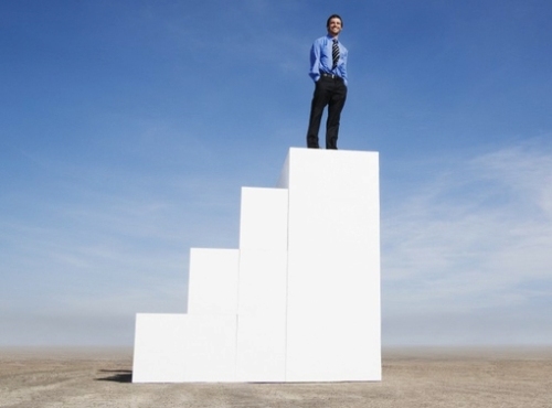 мужчина поднялся по карьерной лестнице Заработок на низких лимитах - миф