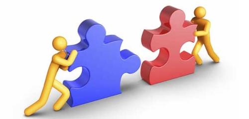 фигурки человечков собирают пазлы