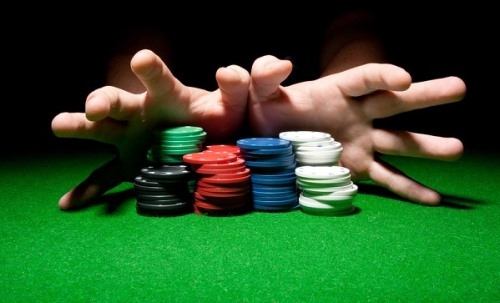 Руки тянуться к фишкам, Покерные фишки