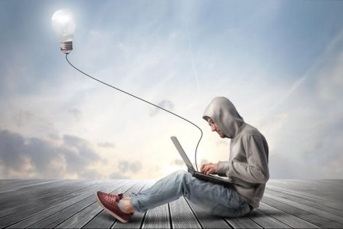 зависимый от ноутбука сидит провод лампочка деревянный пол На работу, как на праздник