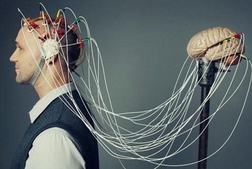 установка мужчину подключили к мозгу много проводов