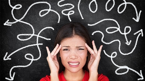 болит голова у женщины корчится от боли неприятные мысли А если флоп сухой