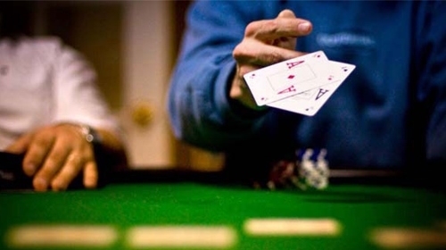 покер, фолд, скидывать карты, агрессия, диапазон противника, спектр карт, точка безубыточности, концепция, карманная комбинация, карты борда, сухой борд