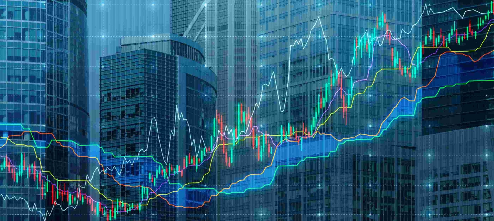 Ломаные линии на фоне высоких зданий