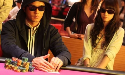 покер, чтение соперника, определение диапазона, покерные фишки, стек, карты, игроки в покер, черные очки в покере