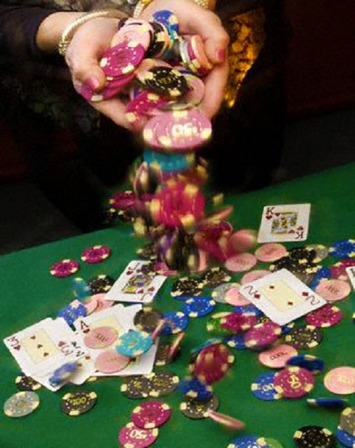 Если хотите добиться успеха в покере, не отказывайтесь от агрессивной стратегии.Покер, агрессивная стратегия, блеф, розыгрыш, фолд.