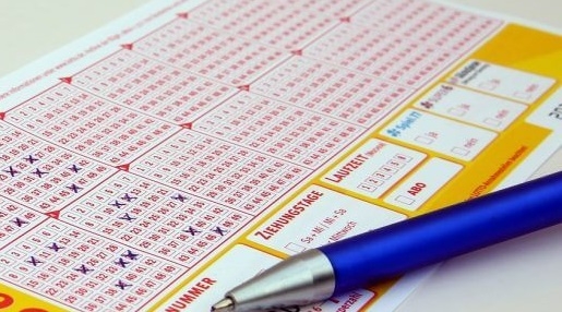 Ручка на лотерейном билете