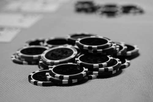 бет сайзинг, размеры ставок, покер, стратегия за игровым столом, анализ диапазона, чтение рук противника, диапазон оппонента, блеф, стек, игровая позиция