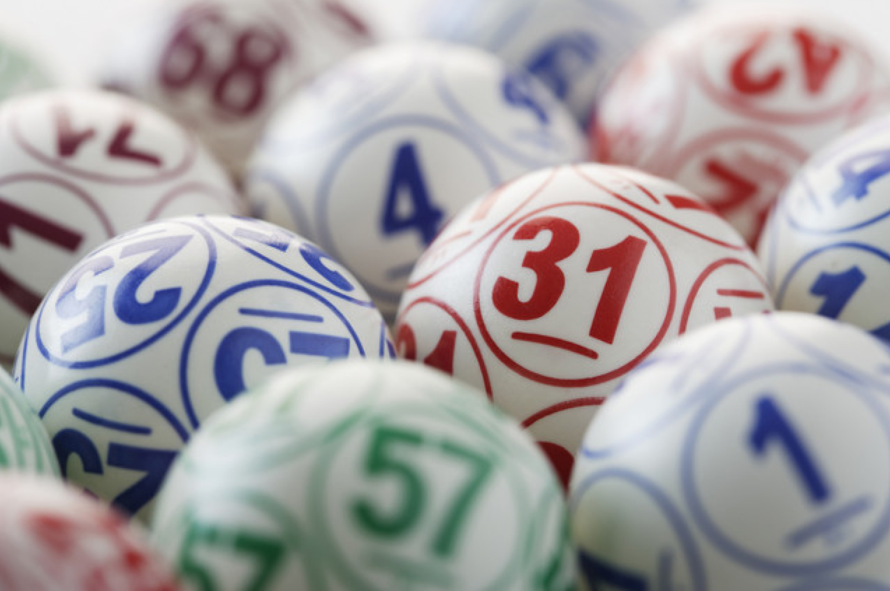 Лотерейный шары с разноцветными номерами