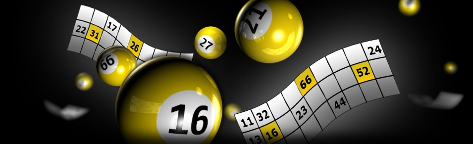 Летящие в темноте золотые шары для бинго и лотерейные билеты