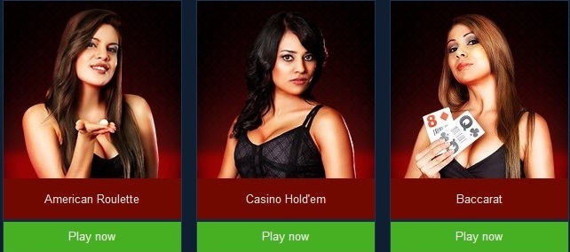 Три сексуальных девушки крупье зазывают клиентов играть в американскую рулетку, техасских холдем и баккара