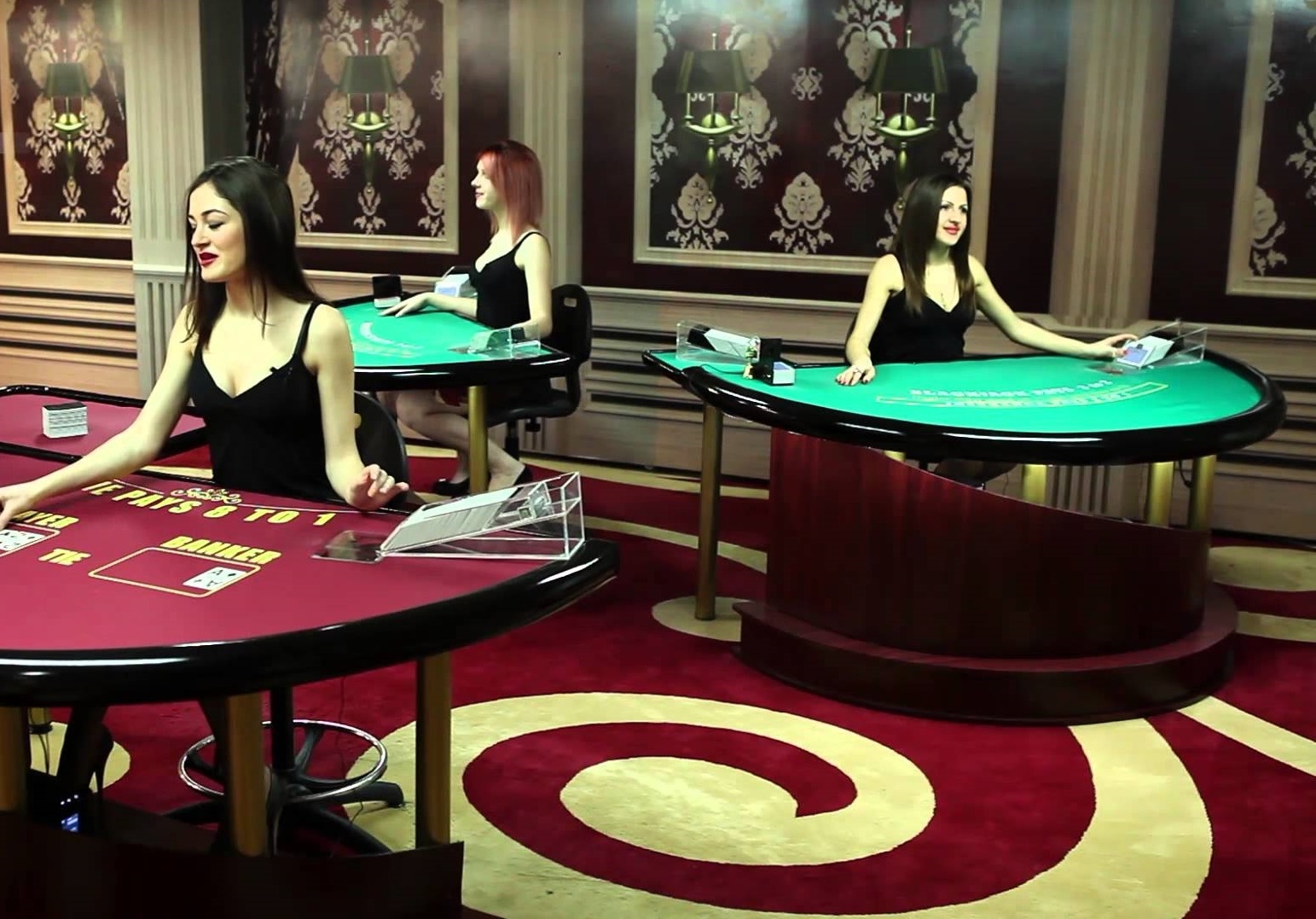 Студия со столами для игры в баккара