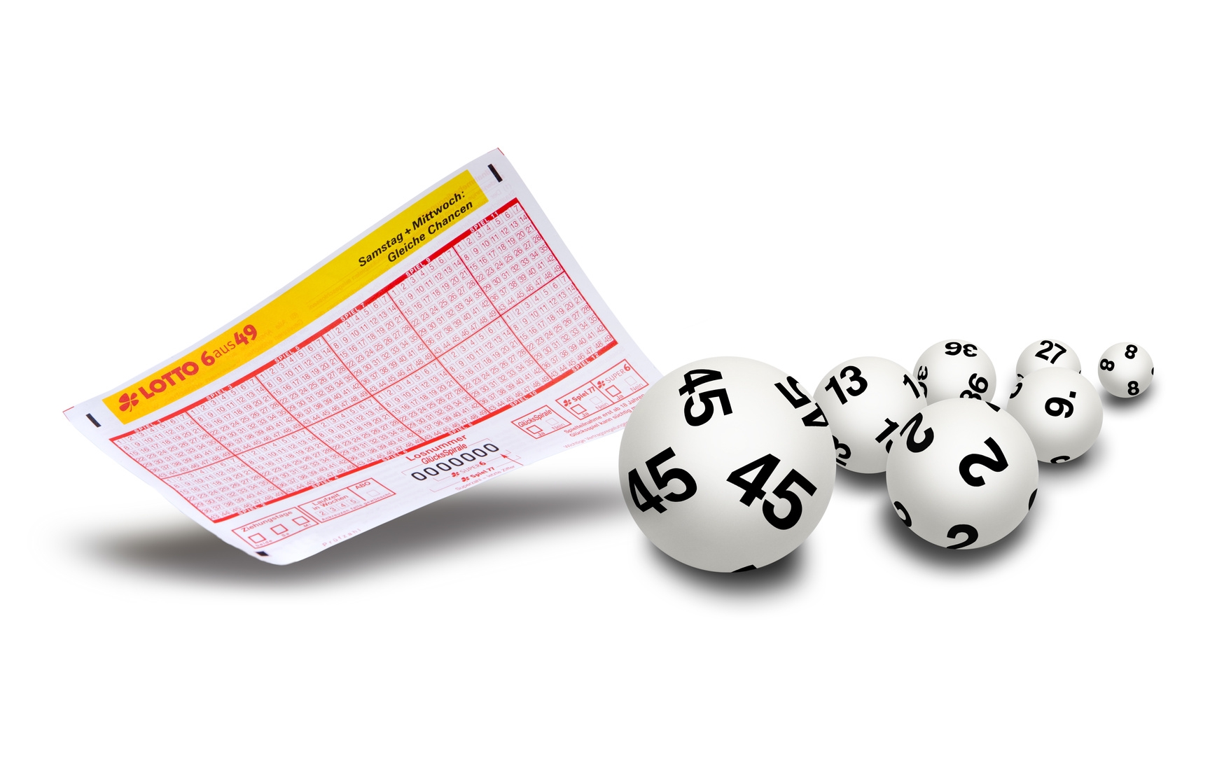 Билет Лото 6 из 49 и несколько шаров с номерами