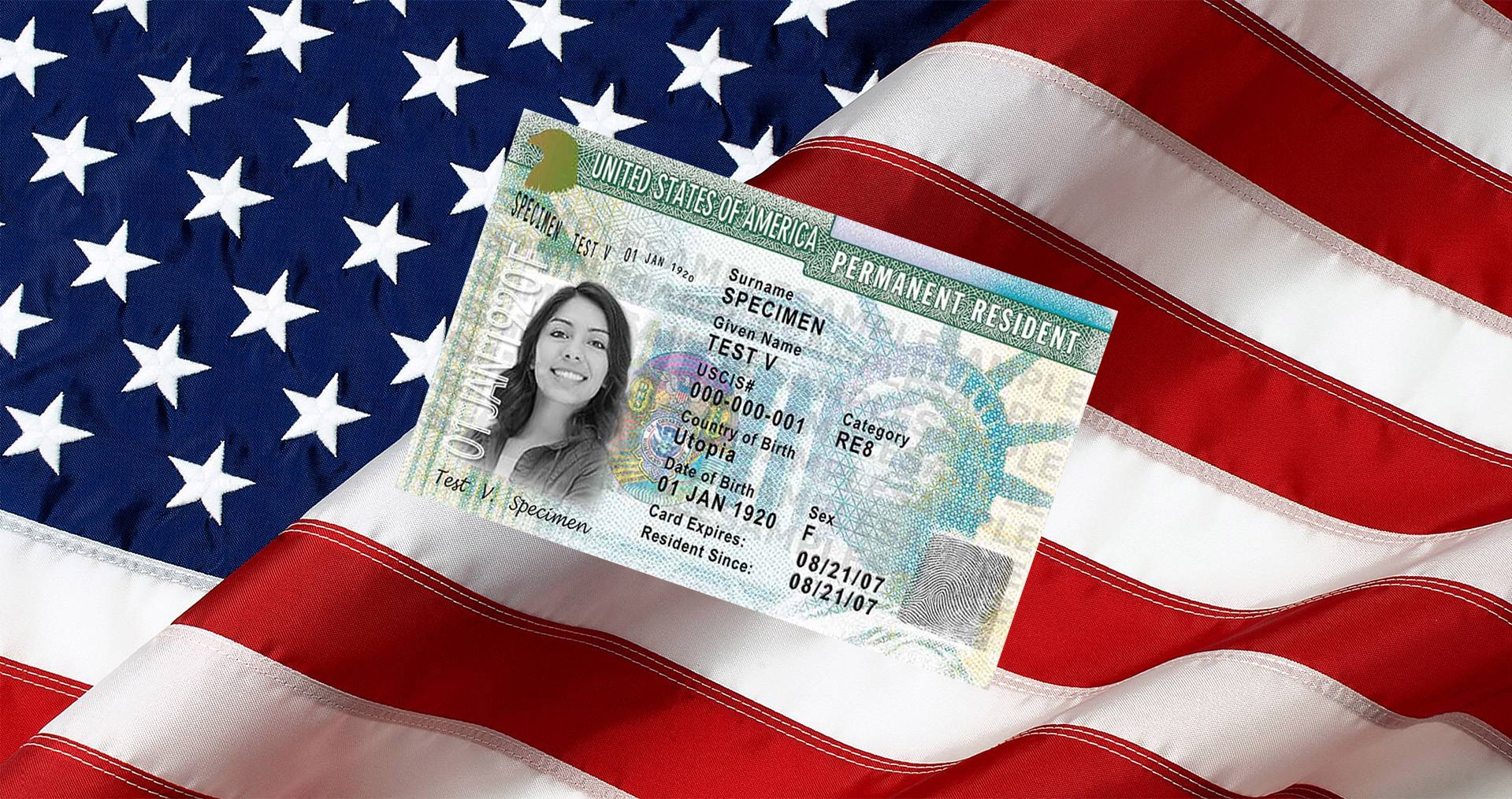 Green Card лежит на флаге США