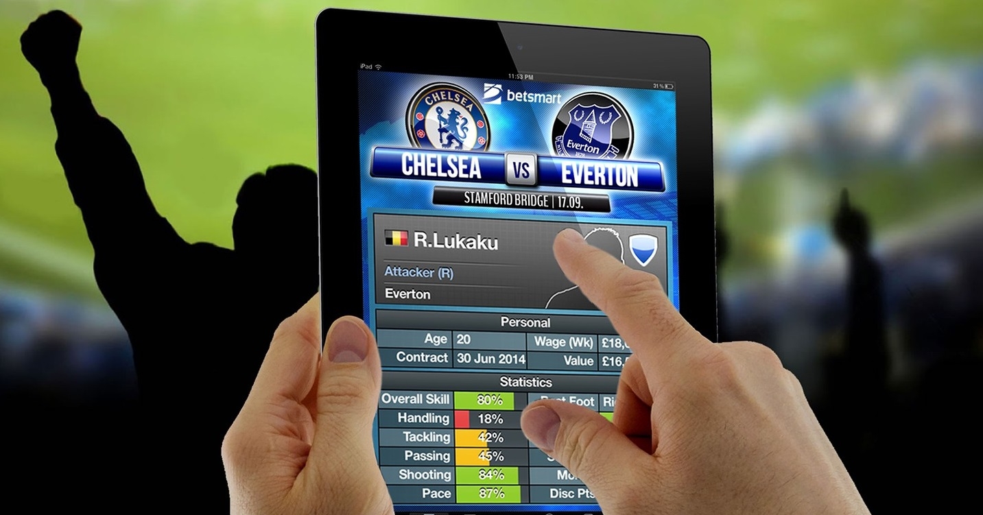 Игрок совершает ставку на футбольный матч прямо со зрительской трибуны