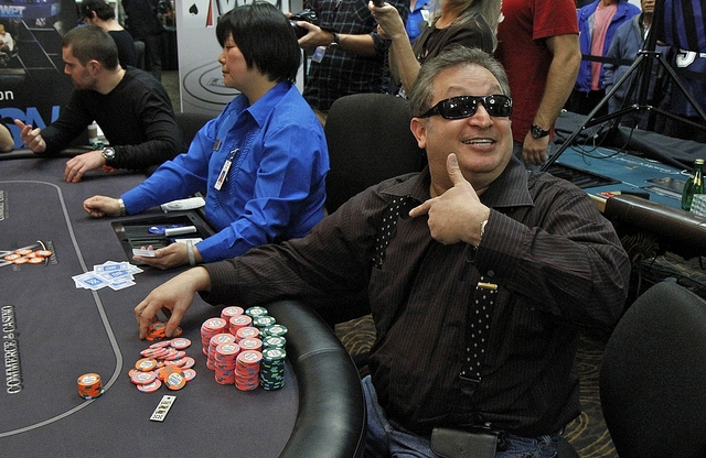 Но, как раз вы и должны делать рейзы. Не надо сейчас стремиться к шоудауну, просто надо выиграть пот. Sit and go, стратегия, Лимитные уровни, советы, обучение, лимитный покер, турниры