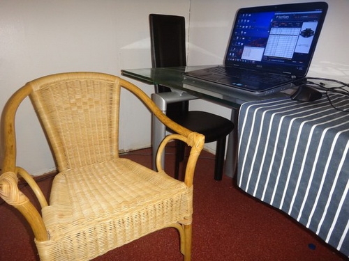 рабочий компьютер, кресло, рабочий стол, YaDaDaMeeN21, Кевина Хэйнса, Kevin Haynes, гриндер года, мастера покера, покер-онлайн