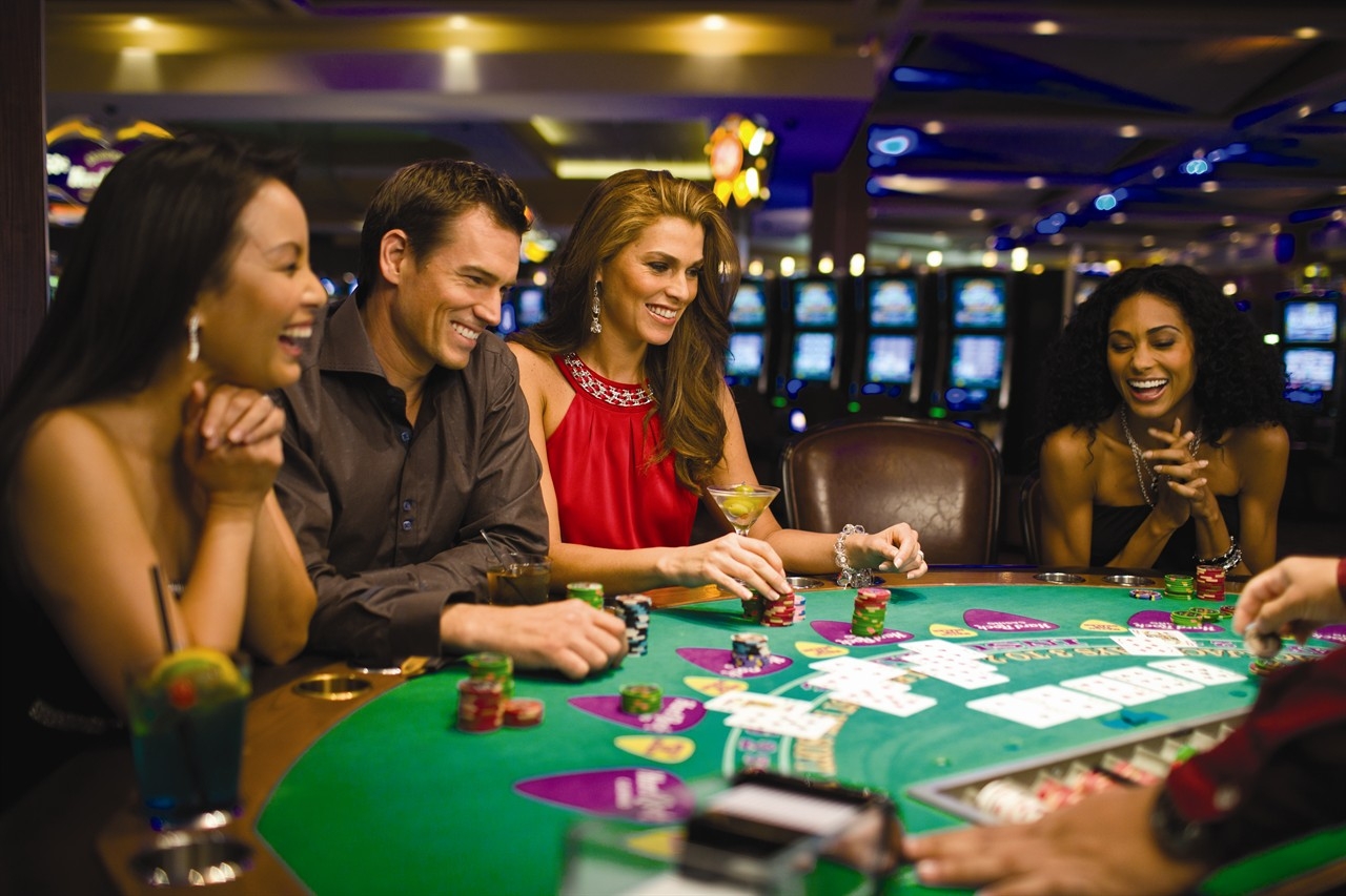 сколько людей играет в онлайн казино