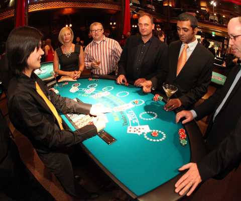 Чем фанаты блэкджека отличаются от любителей покера?