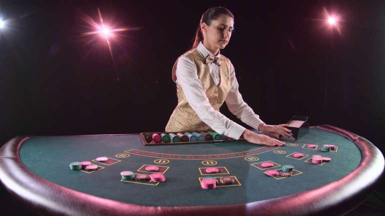 Дилер казино в Сжигать карты Крупье в Burn Cards