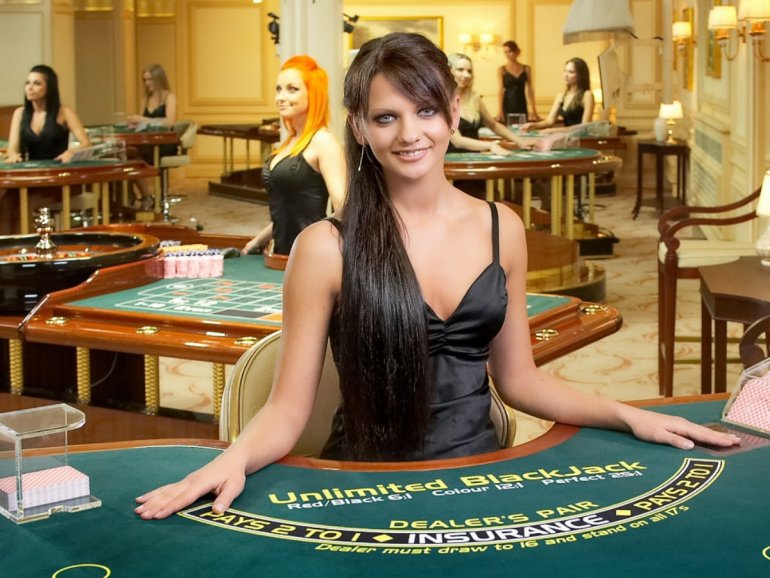 девушка крупье казино
