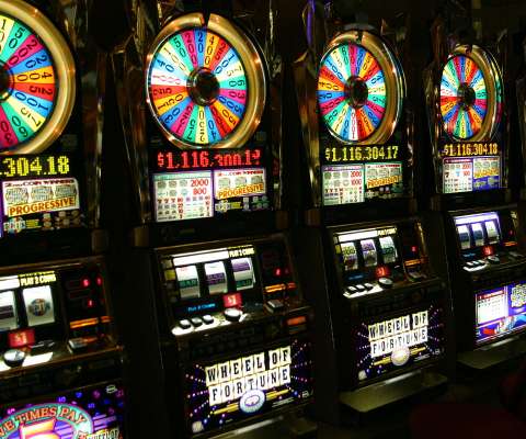 Бешеные деньги большого рынка азартных игр - причина появления сотень подпольных казино
