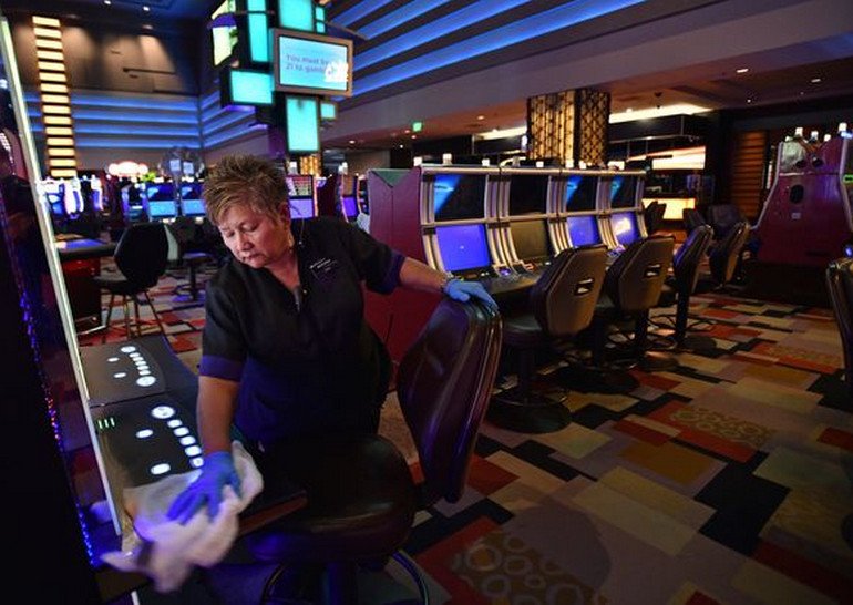 France begins re-opening casinos