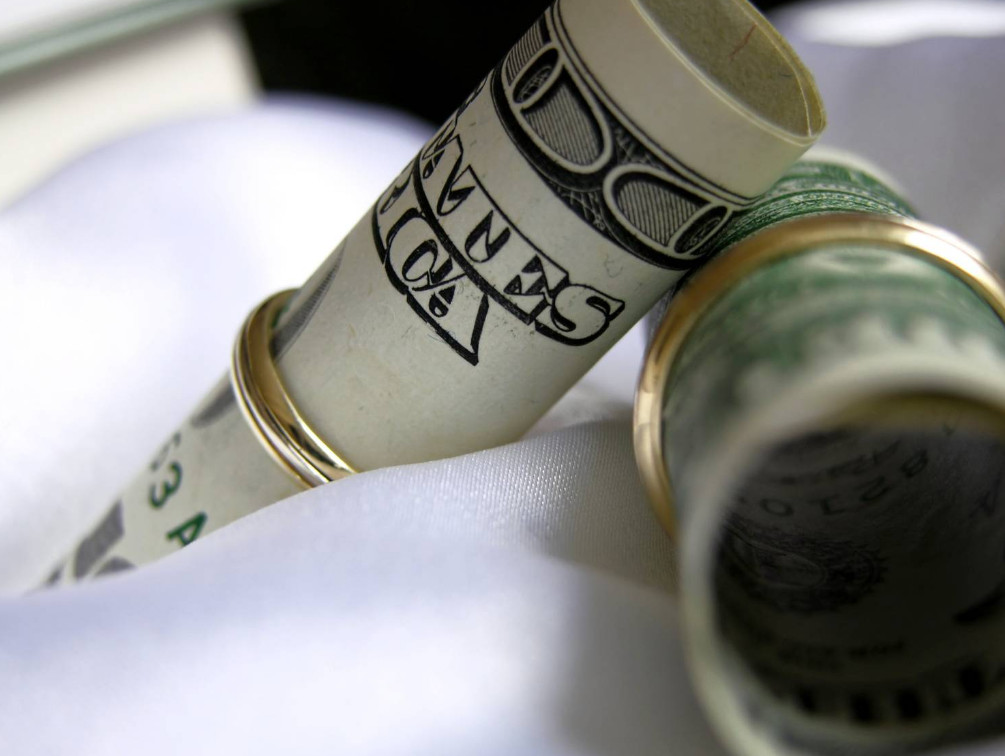 деньги в долларах dollars