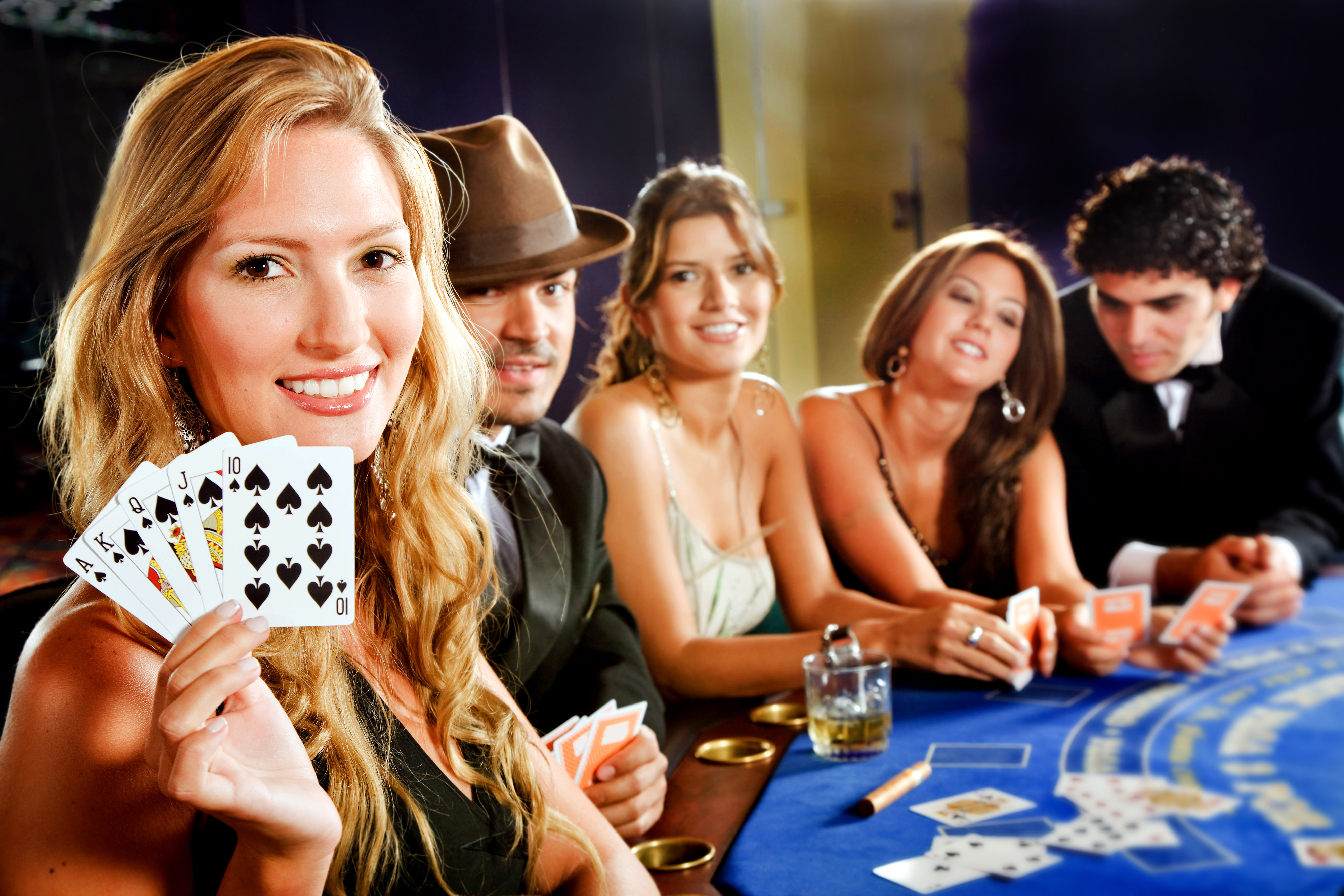 Женщины играющие в казино казино бонус 5000 рублей