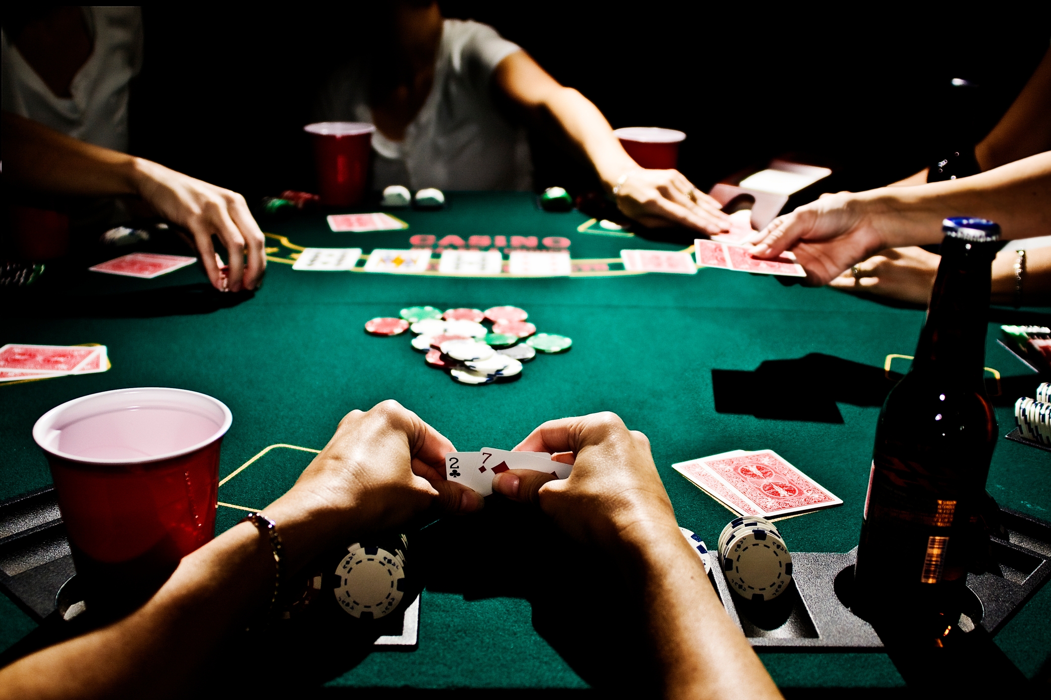 Игра в покер онлайн с другом казино rollin