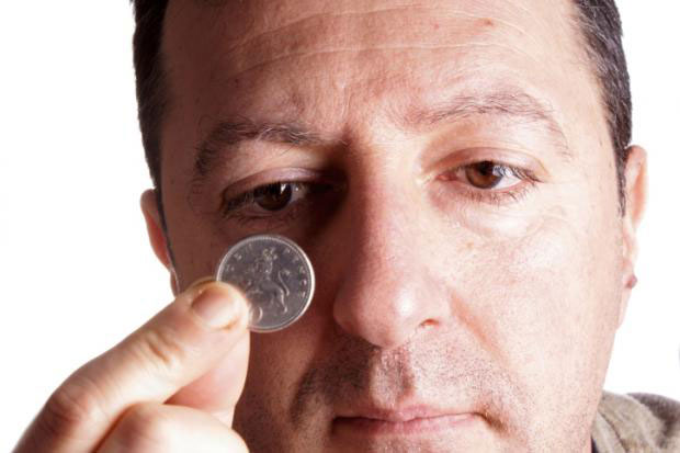 мужчина с монеткой